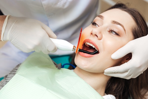 How A Laser Dentist Treats Cavities