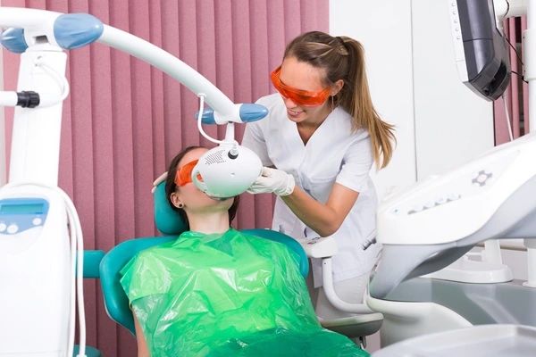 Benefits Of Choosing A Laser Dentist For Modern Dental Treatment